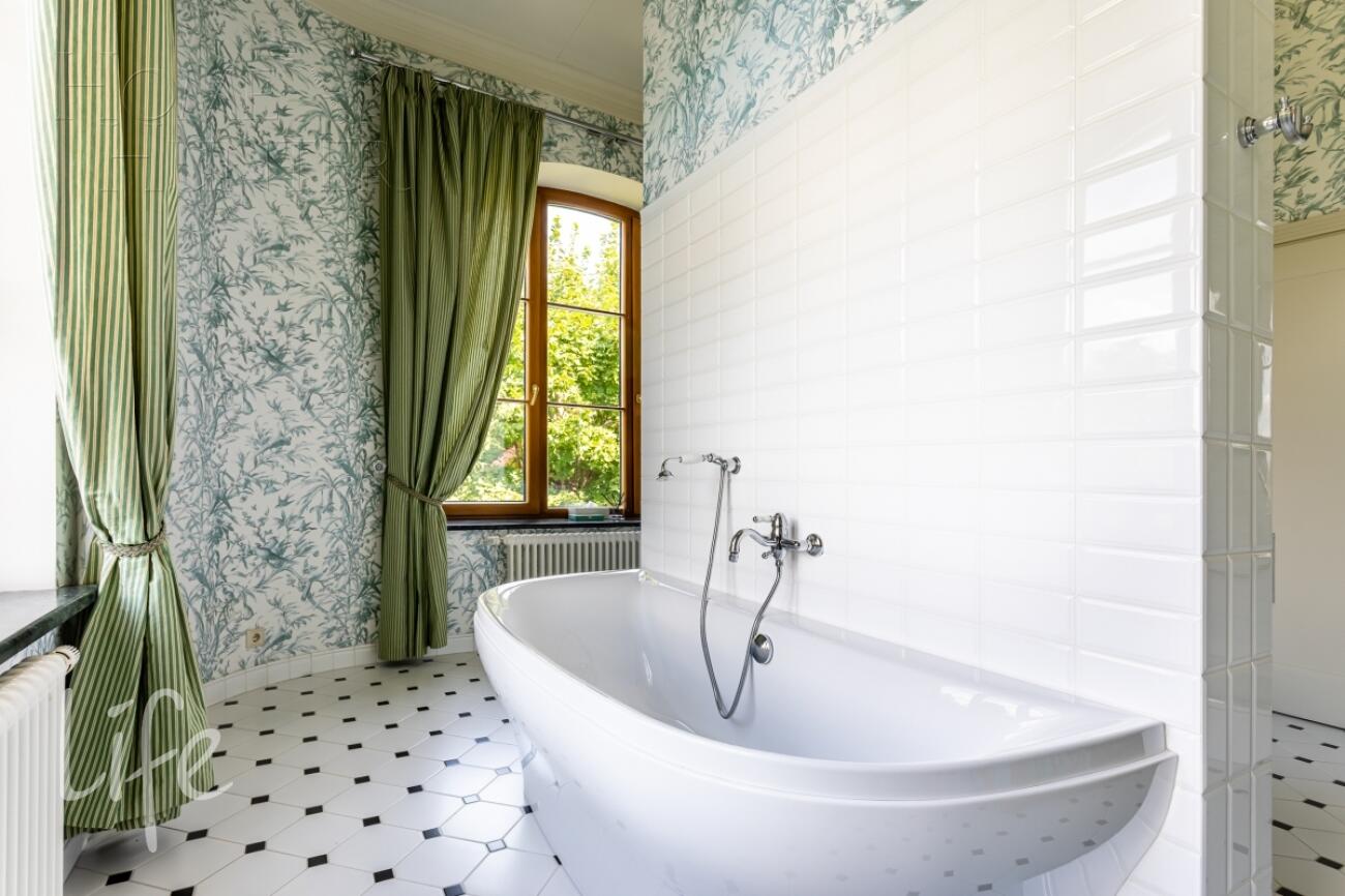 3-этажный коттедж 750 м² с отделкой