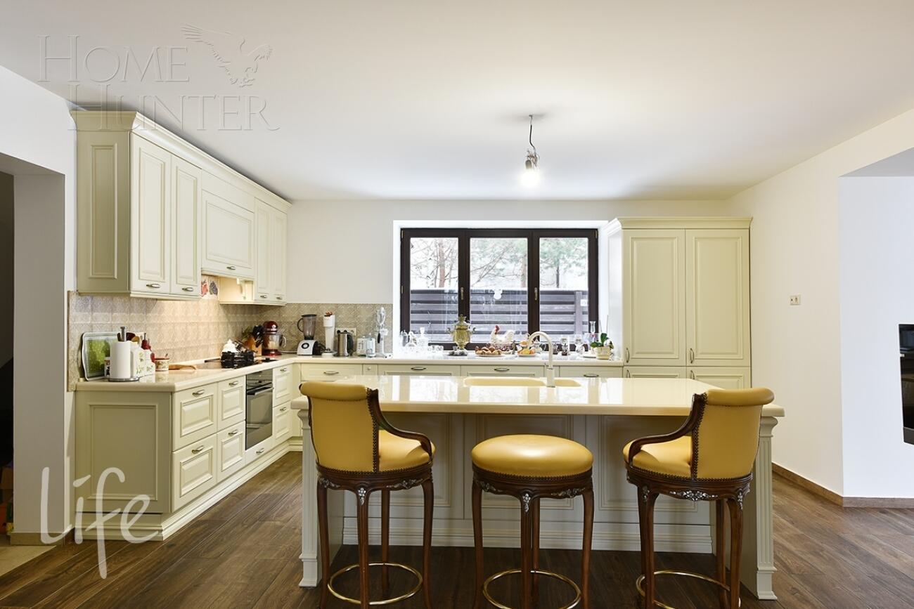 2-этажный коттедж 1 000 м² с отделкой