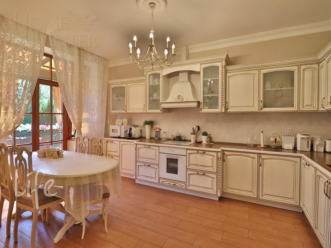 2-этажный таунхаус 345 м² с отделкой