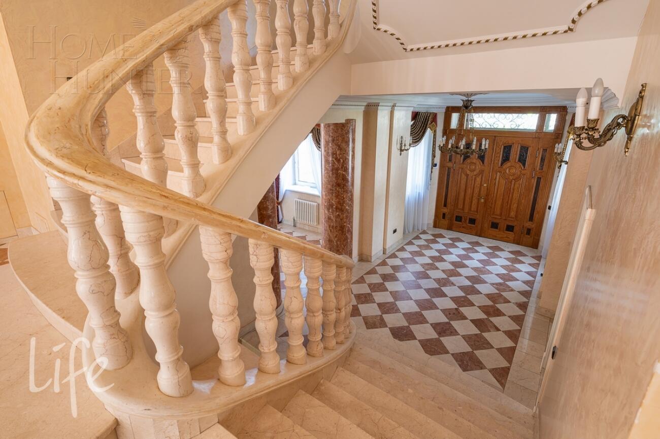 2-этажный коттедж 650 м² с отделкой