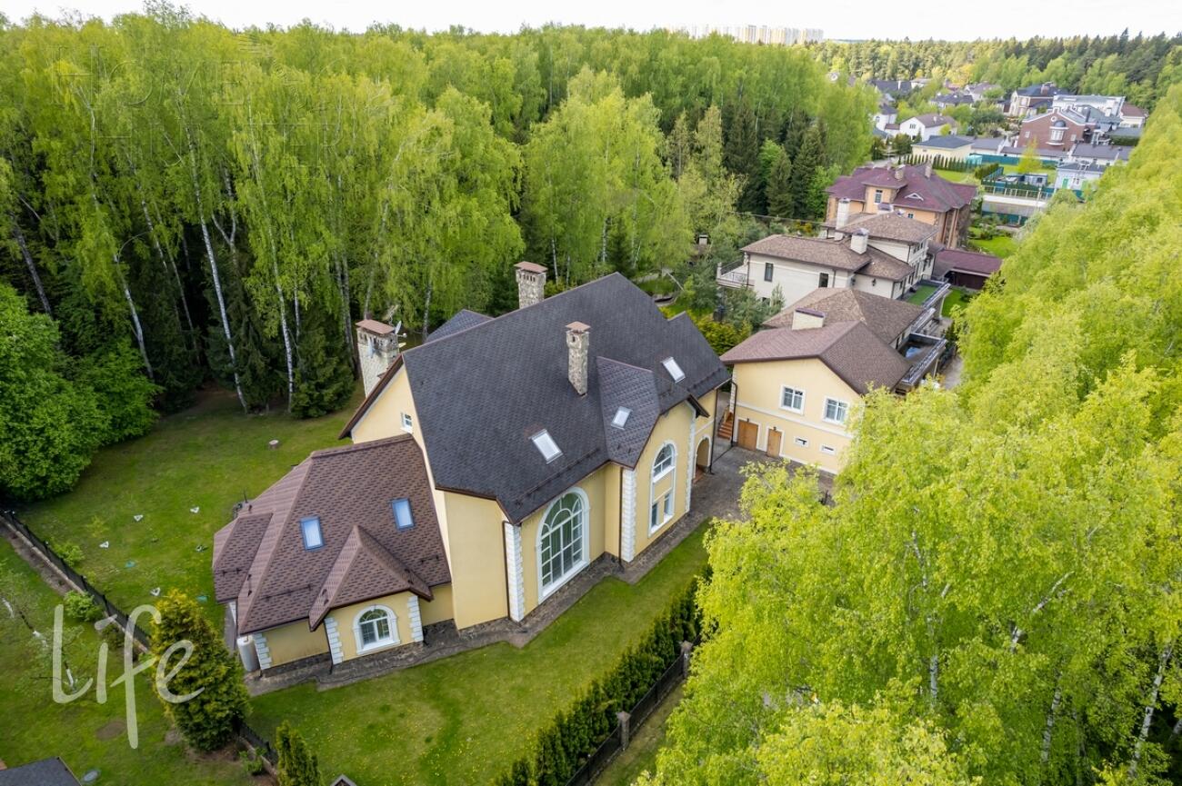 3-этажный коттедж 700 м² с отделкой