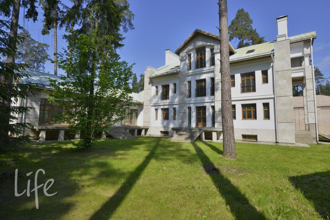 2-этажный коттедж 1 200 м² без отделки