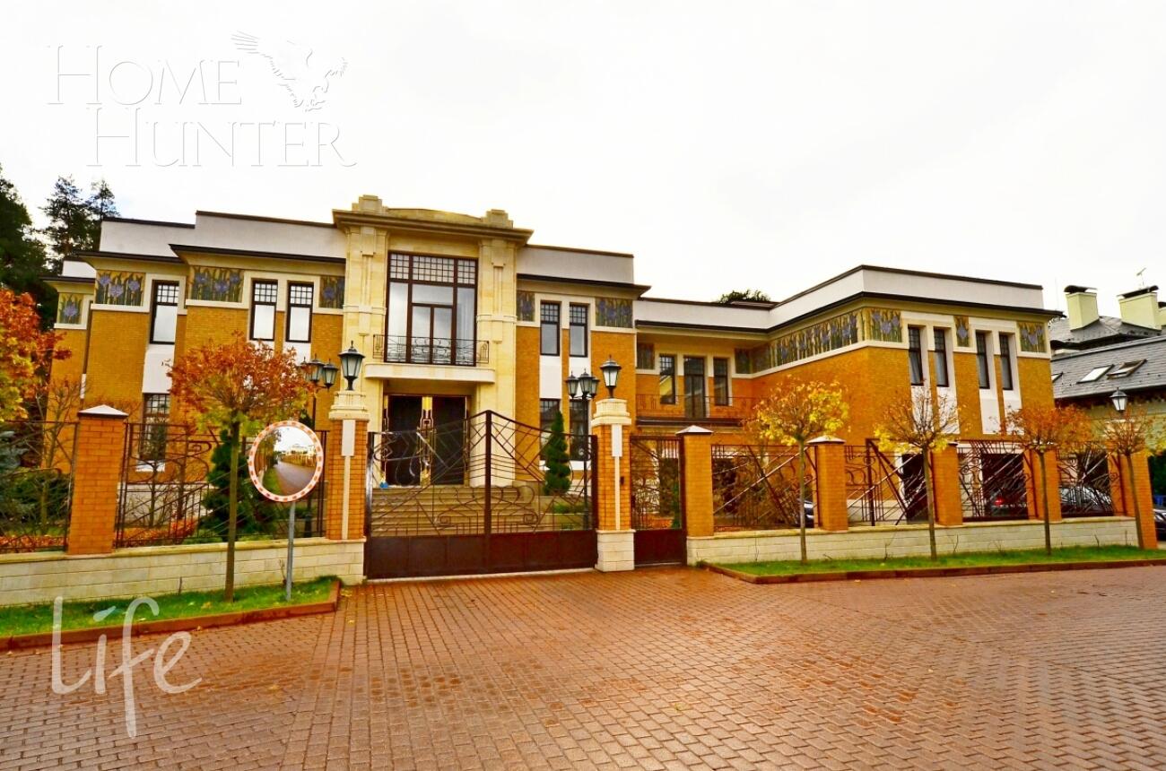 2-этажный коттедж 1 372 м² с отделкой