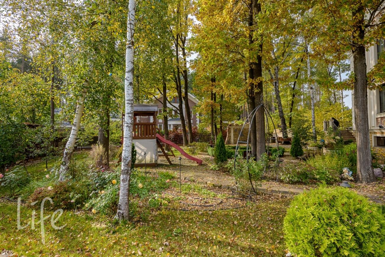 2-этажный коттедж 1 100 м² с отделкой