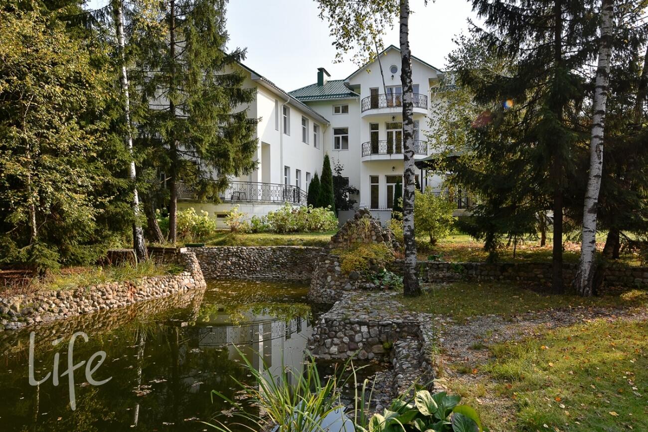 2-этажный коттедж 1 300 м² с отделкой