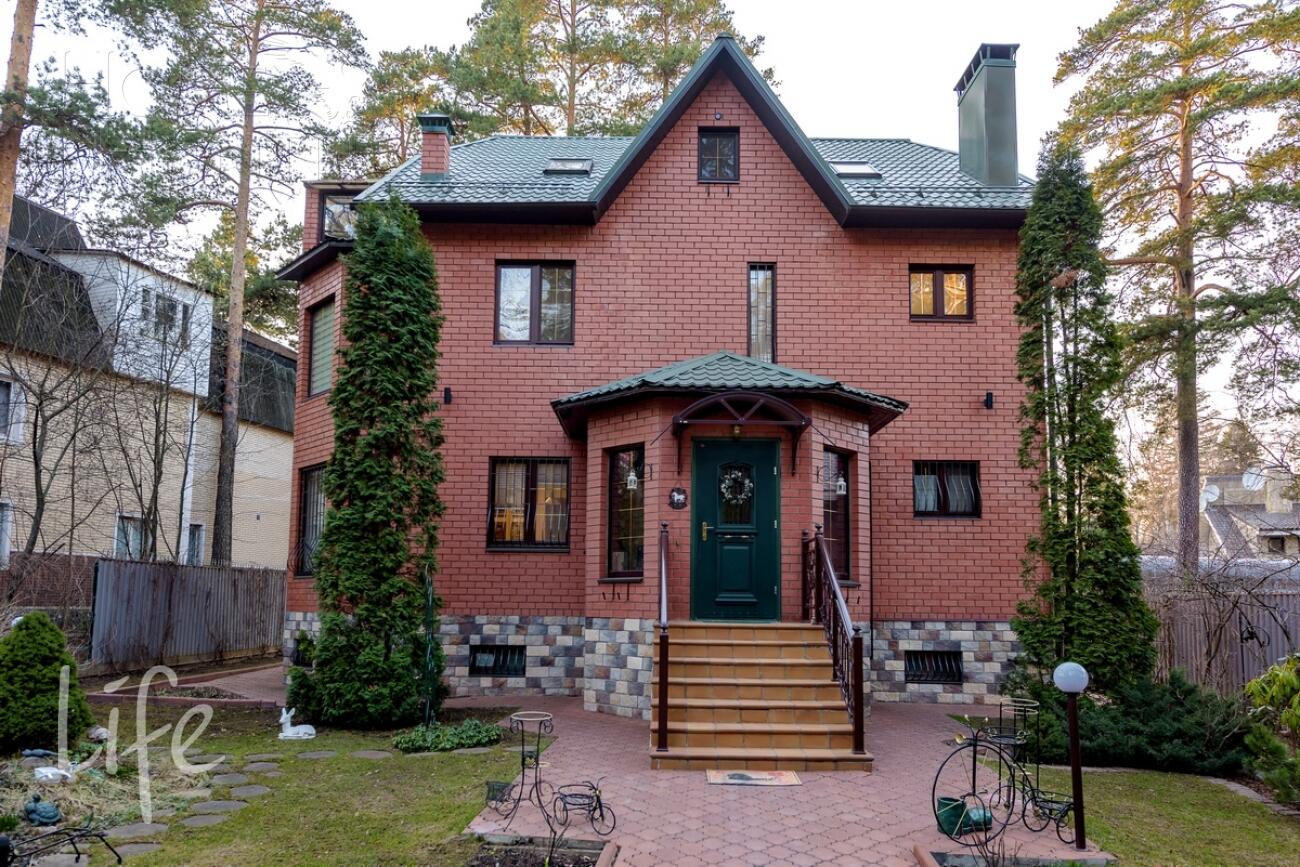 3-этажный коттедж 450 м² с отделкой