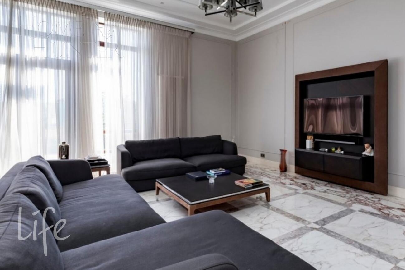 3-этажный коттедж 1 185 м² с отделкой