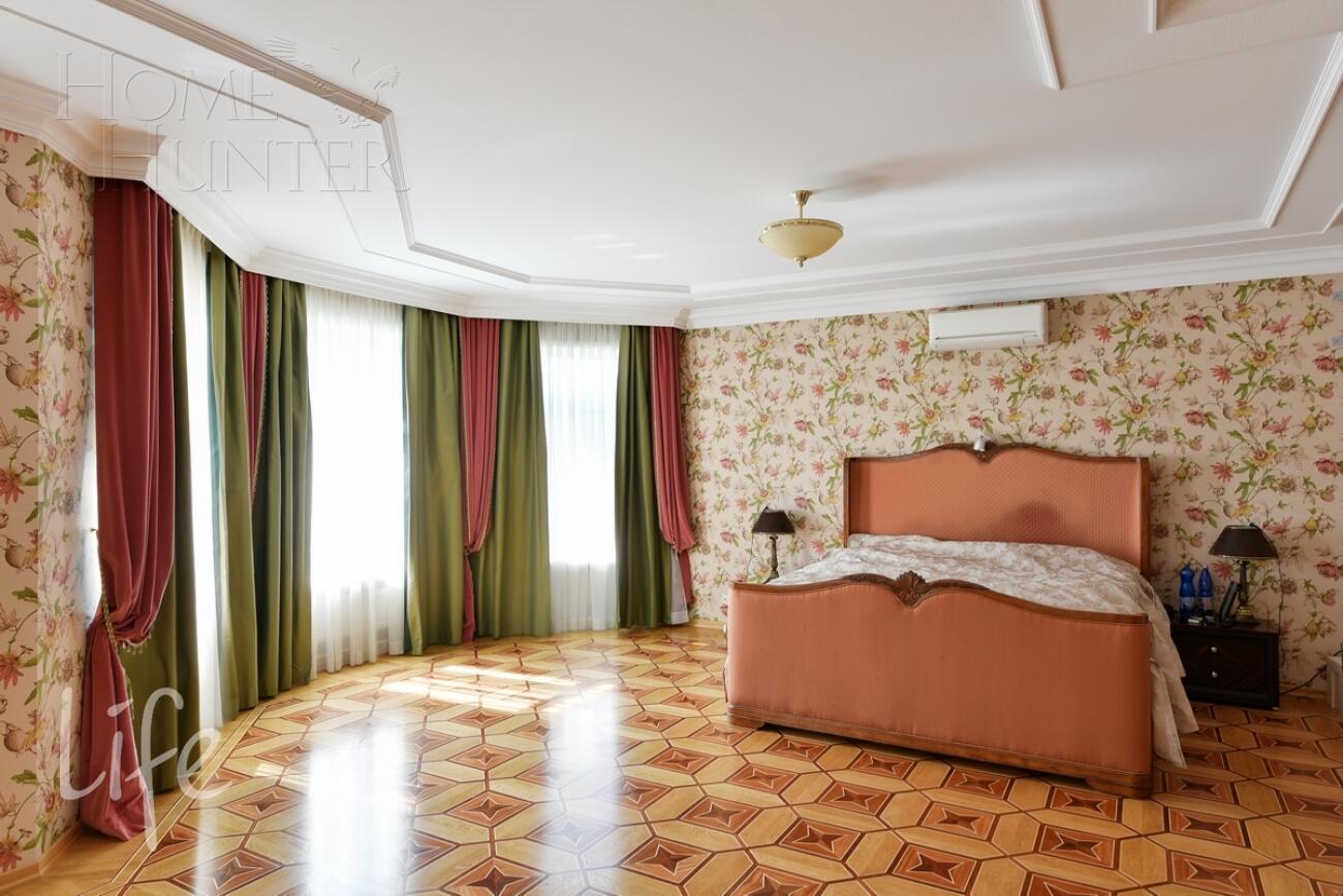 3-этажный коттедж 350 м² с отделкой