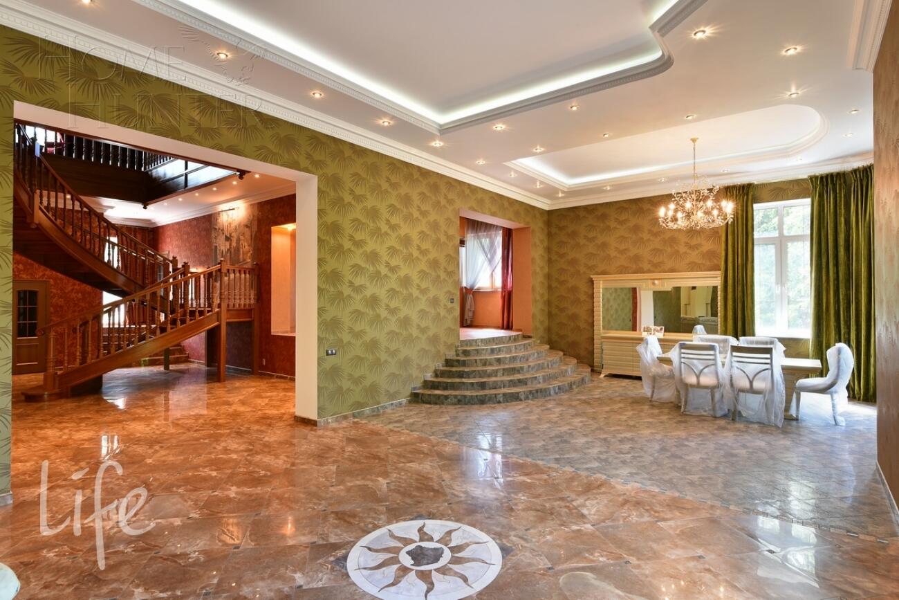 2-этажный коттедж 1 500 м² с отделкой