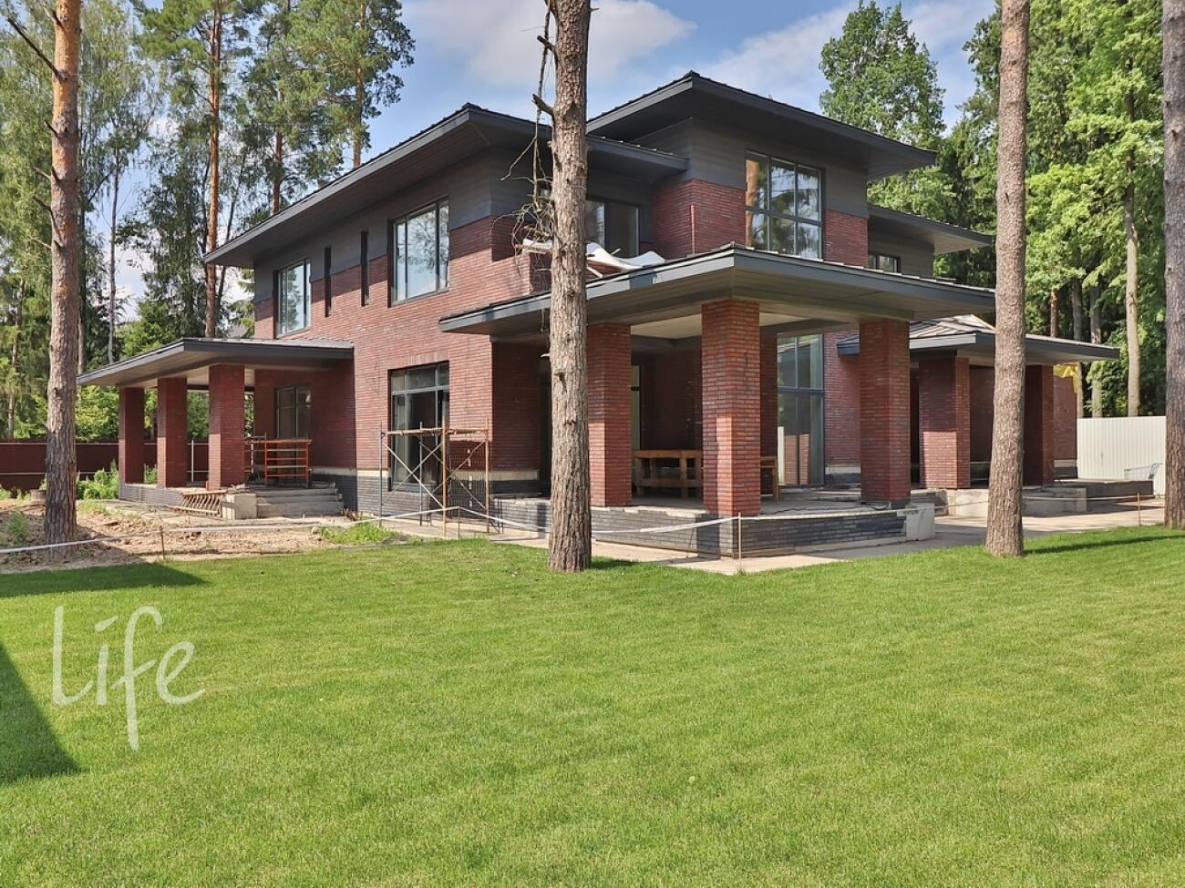 2-этажный коттедж 460 м² без отделки