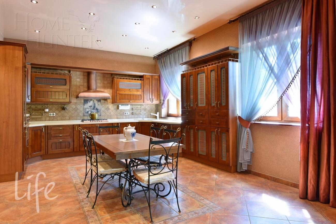 2-этажный коттедж 1 500 м² с отделкой