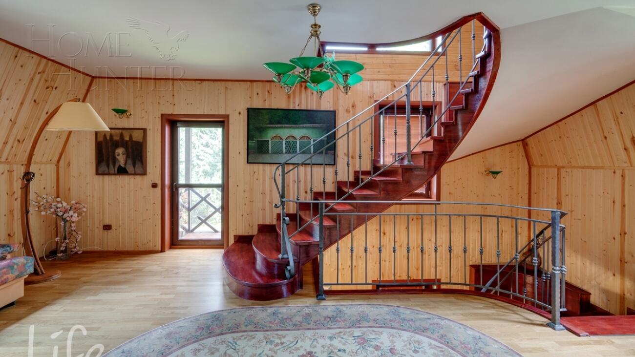 3-этажный коттедж 650 м² с отделкой