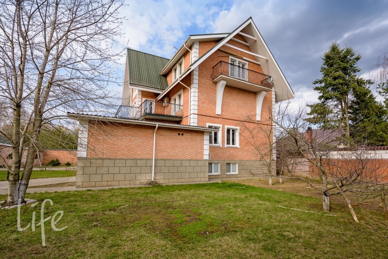 3-этажный коттедж 780 м² с отделкой