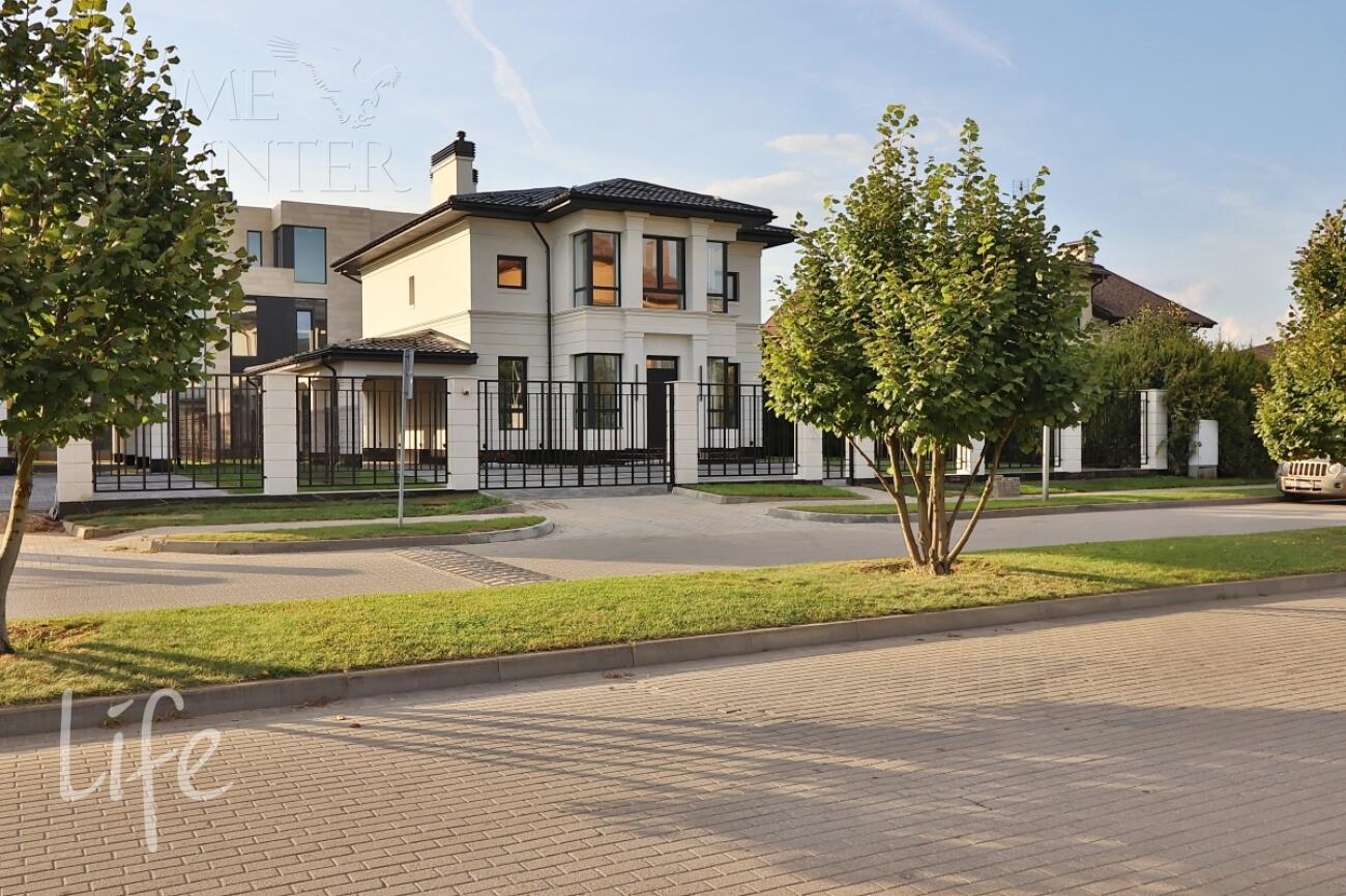 2-этажный коттедж 240 м² с отделкой