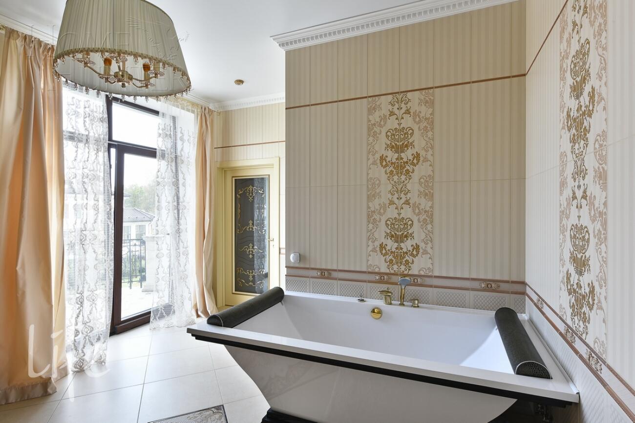 2-этажный коттедж 1 100 м² с отделкой