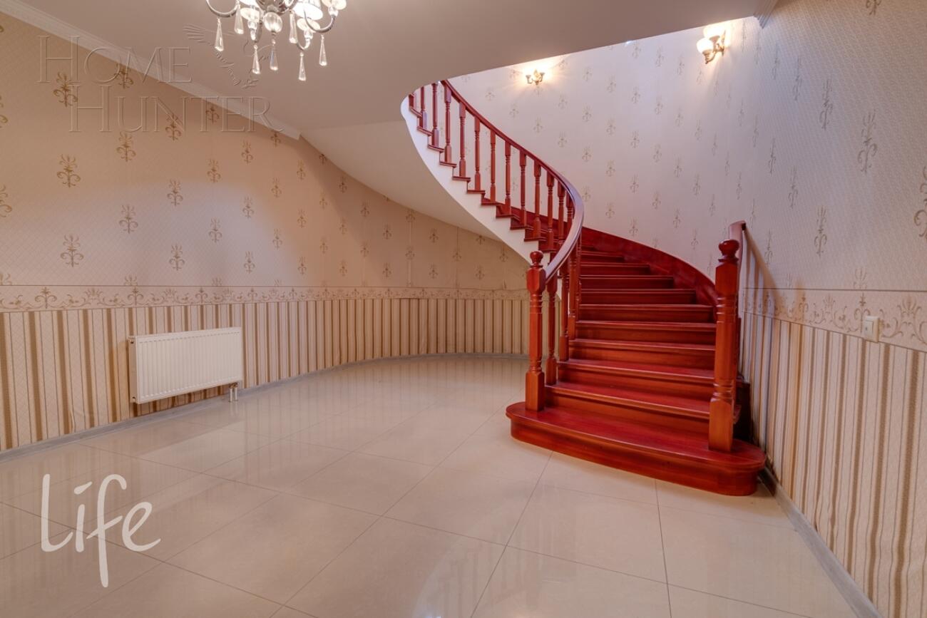 2-этажный коттедж 563 м² с отделкой