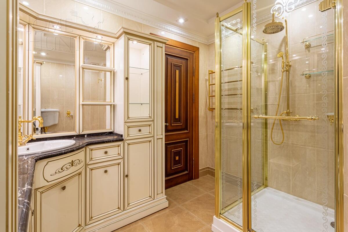 5-КОМН. КВАРТИРА С ОТДЕЛКОЙ 200 М² НА 4 ЭТАЖЕ