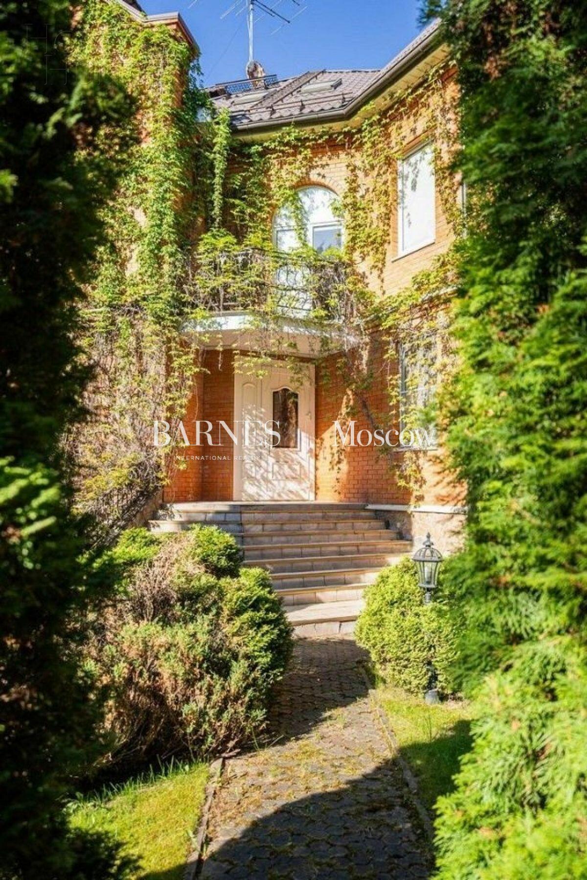 2-этажный коттедж 350 м² с отделкой