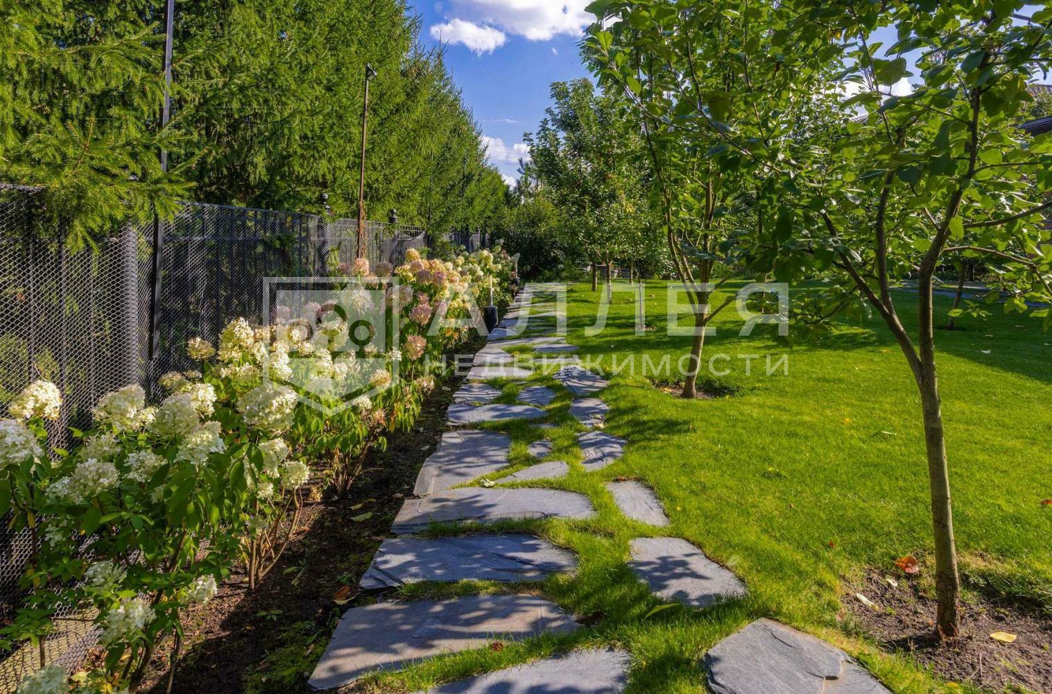 2-этажный коттедж 540 м² с отделкой