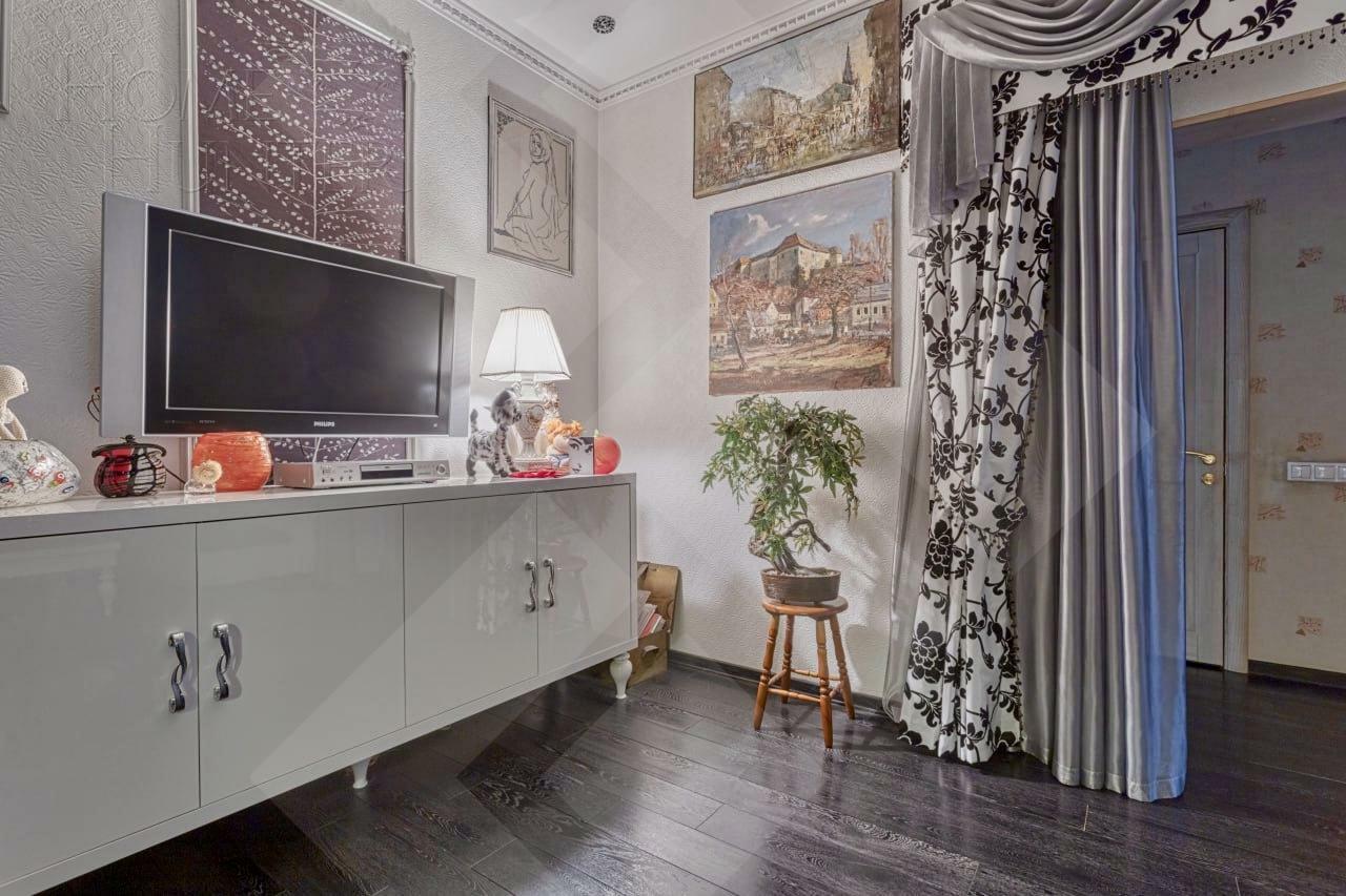 4-КОМН. КВАРТИРА С ОТДЕЛКОЙ 149.7 М² НА 2 ЭТАЖЕ