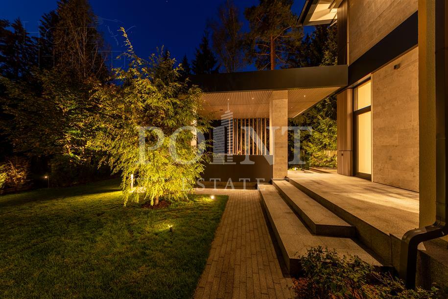 2-этажный коттедж 1 200 м² с отделкой