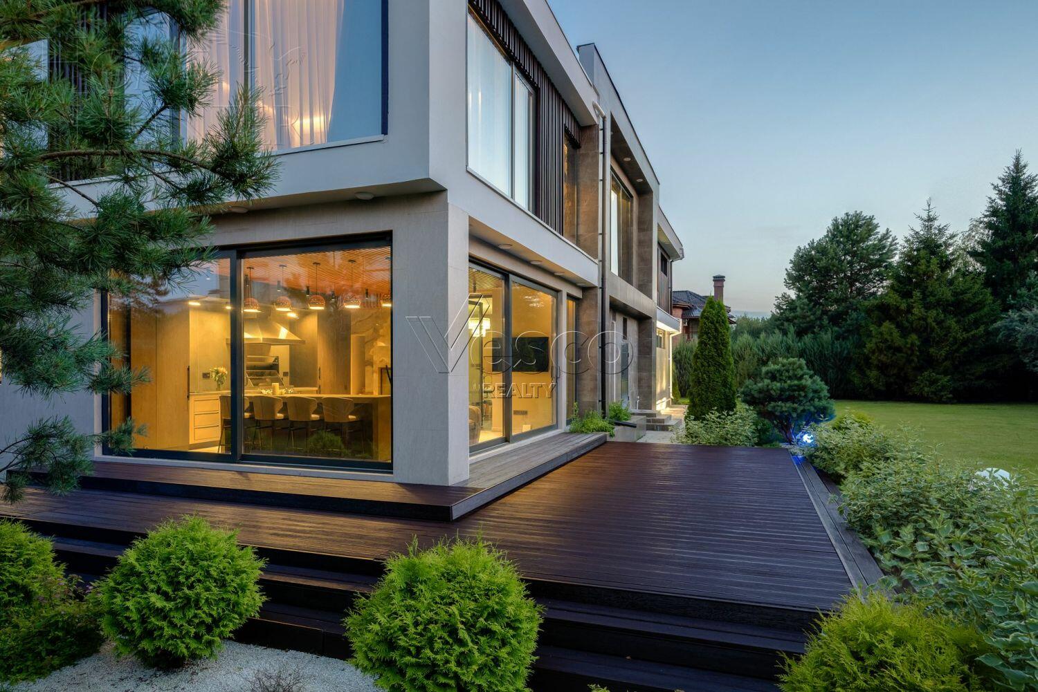 2-этажный коттедж 1 000 м² с отделкой