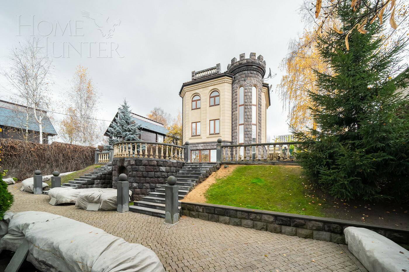 3-этажный коттедж 1 200 м² без отделки