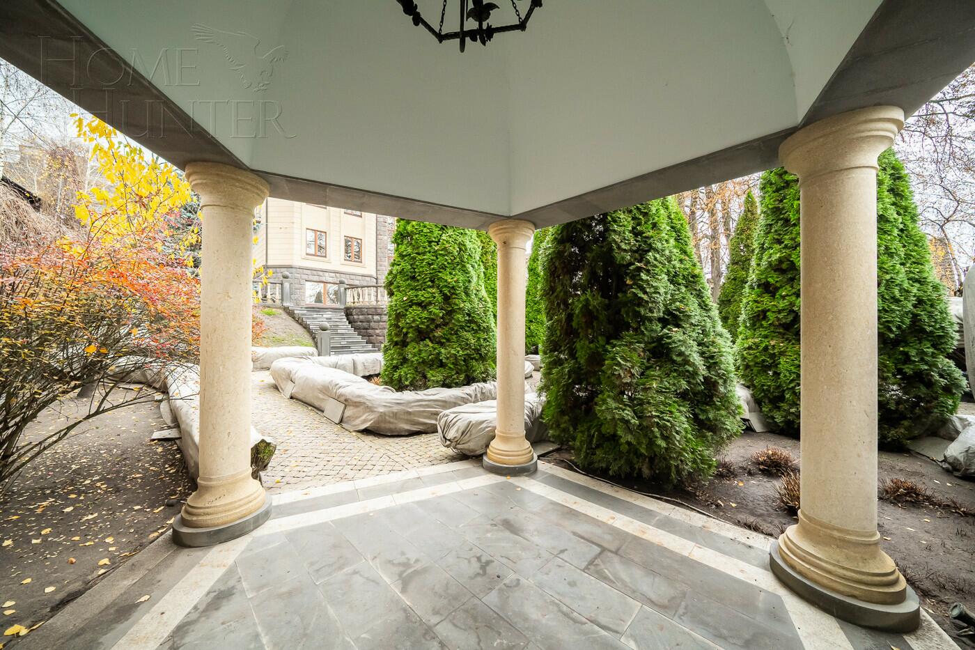 3-этажный коттедж 1 200 м² без отделки