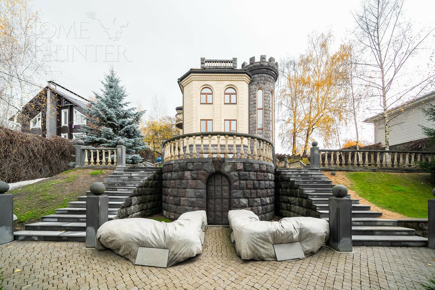 3-этажный коттедж 1 200 м² без отделки