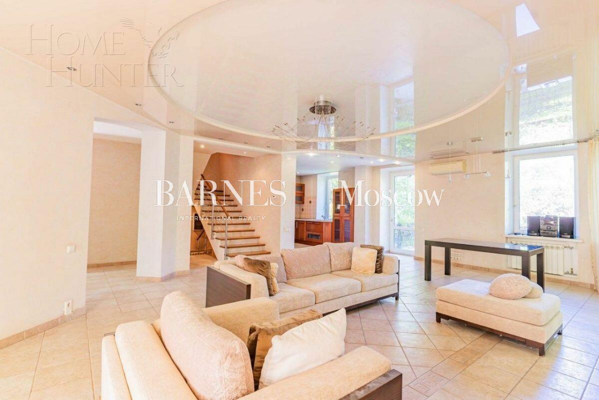 2-этажный коттедж 350 м² с отделкой