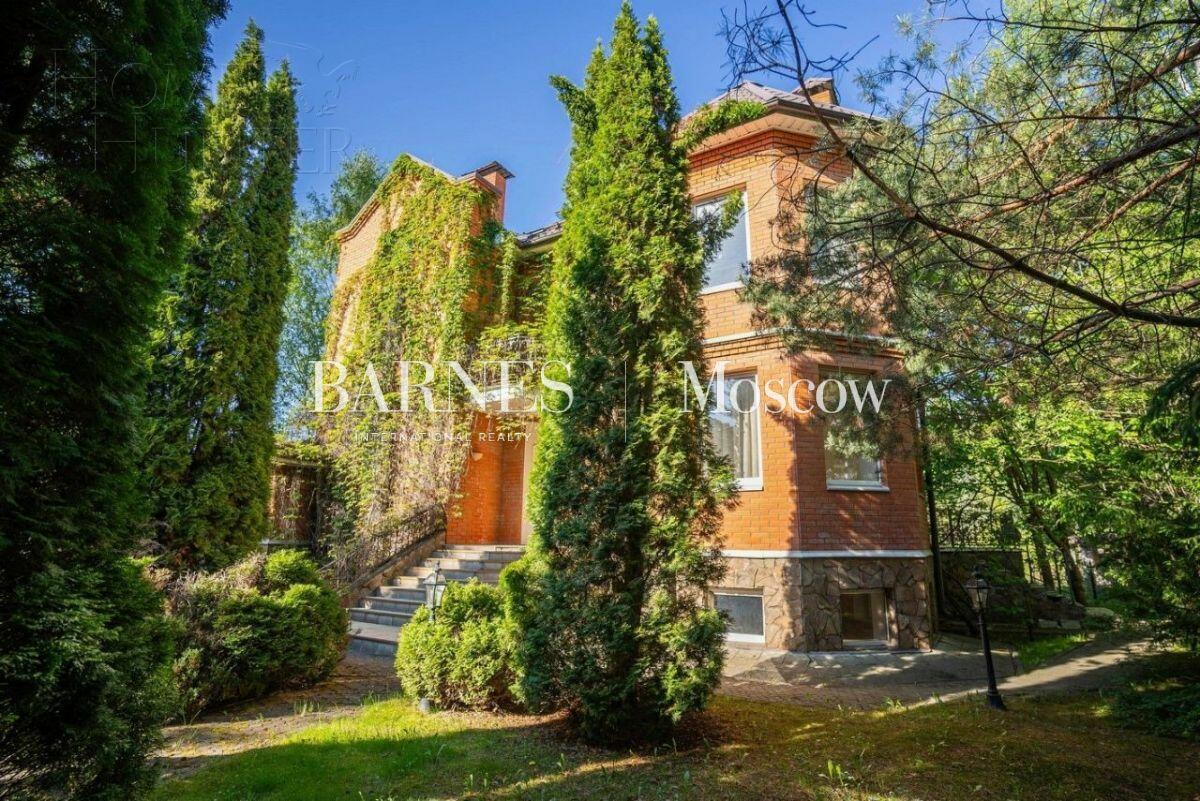 2-этажный коттедж 350 м² с отделкой