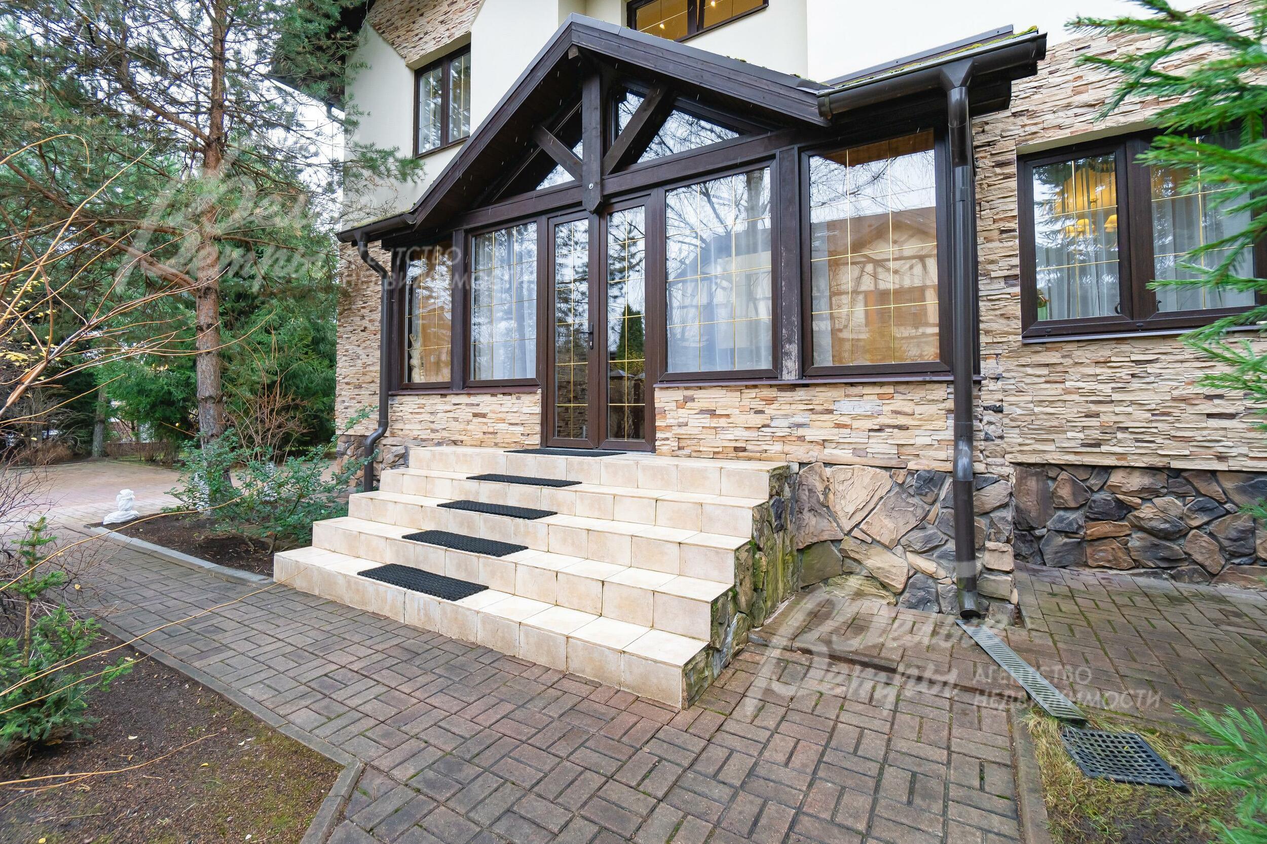 2-этажный коттедж 450 м² с отделкой