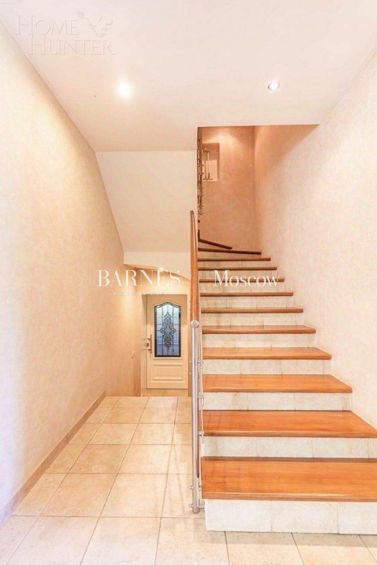 2-этажный коттедж 350 м² с отделкой