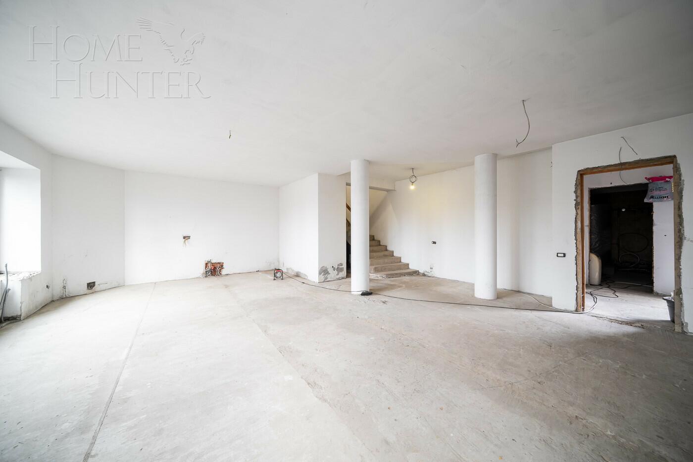 3-этажный коттедж 1 200 м² без отделки