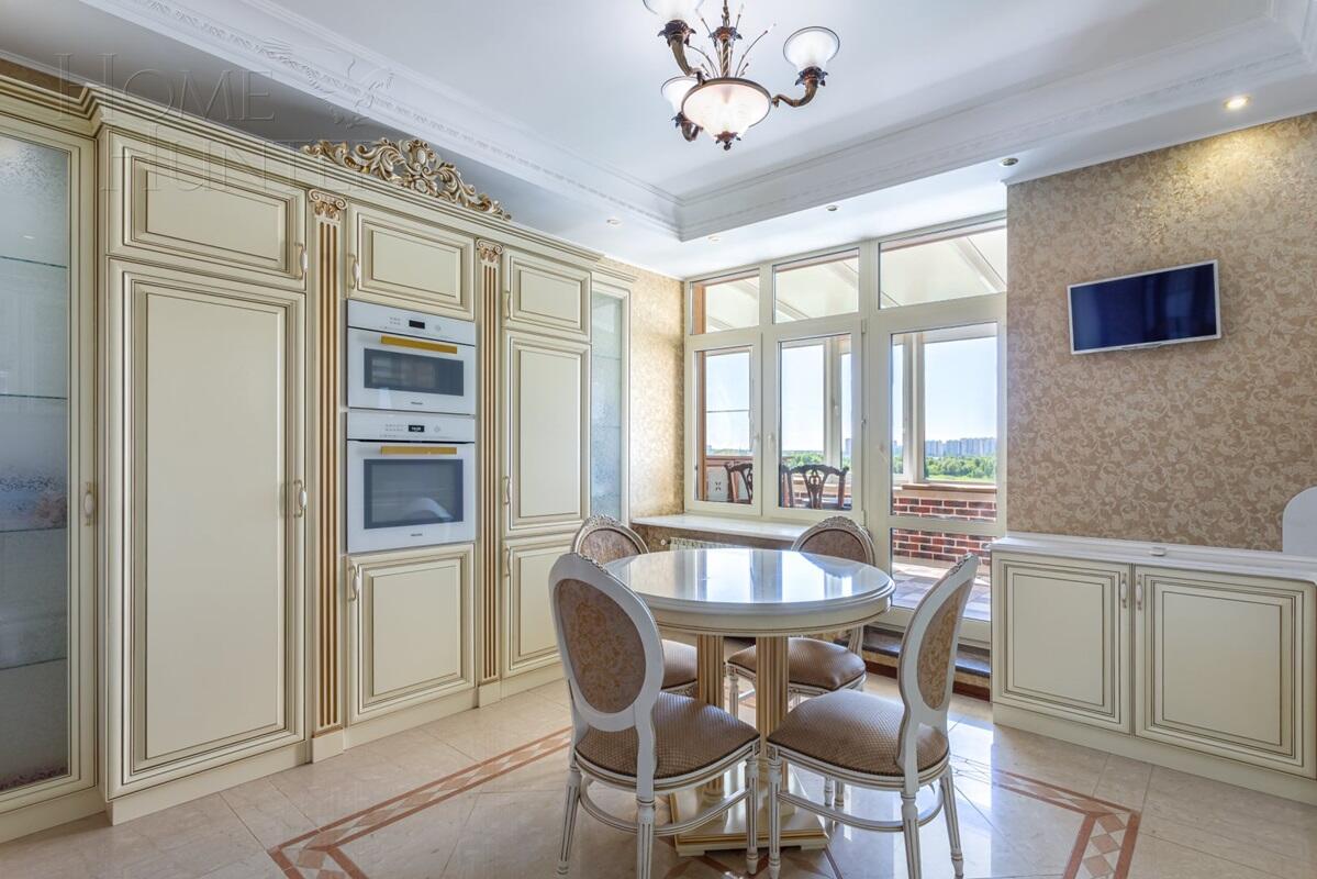 5-КОМН. КВАРТИРА С ОТДЕЛКОЙ 200 М² НА 4 ЭТАЖЕ