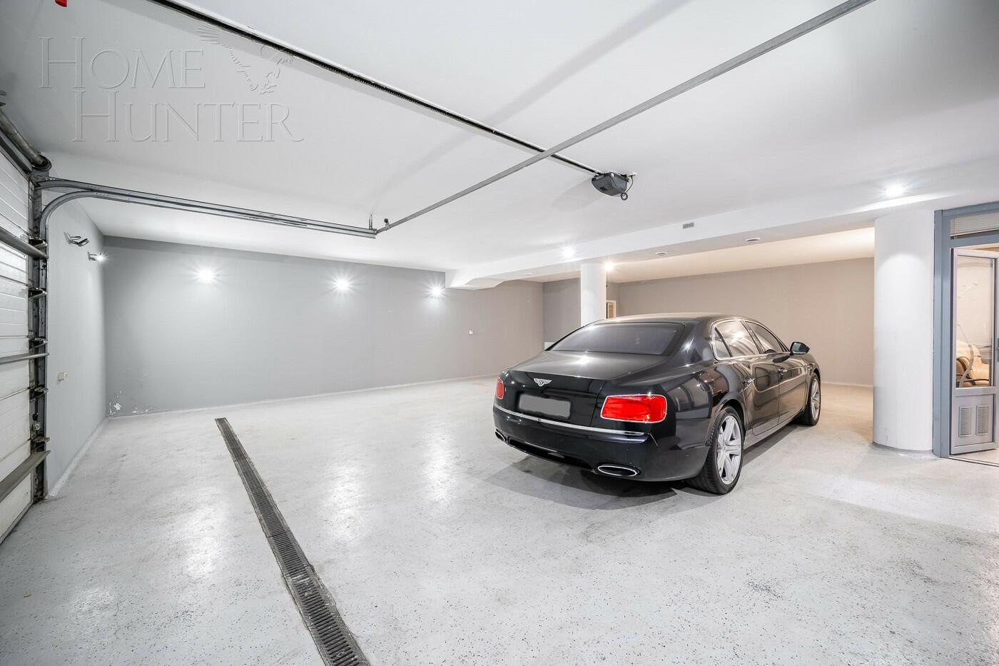 3-этажный коттедж 1 200 м² без отделки