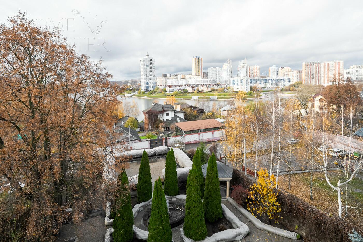 3-этажный коттедж 1 200 м² без отделки