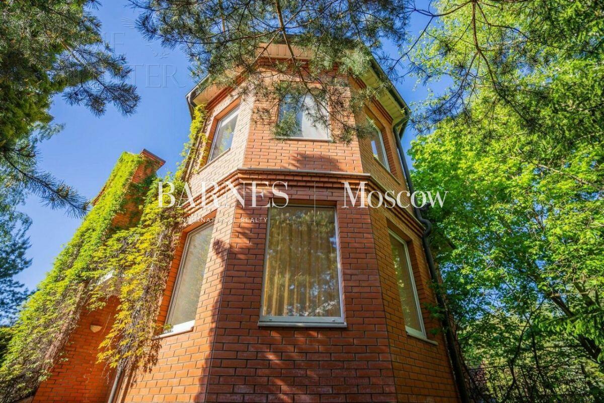 2-этажный коттедж 350 м² с отделкой