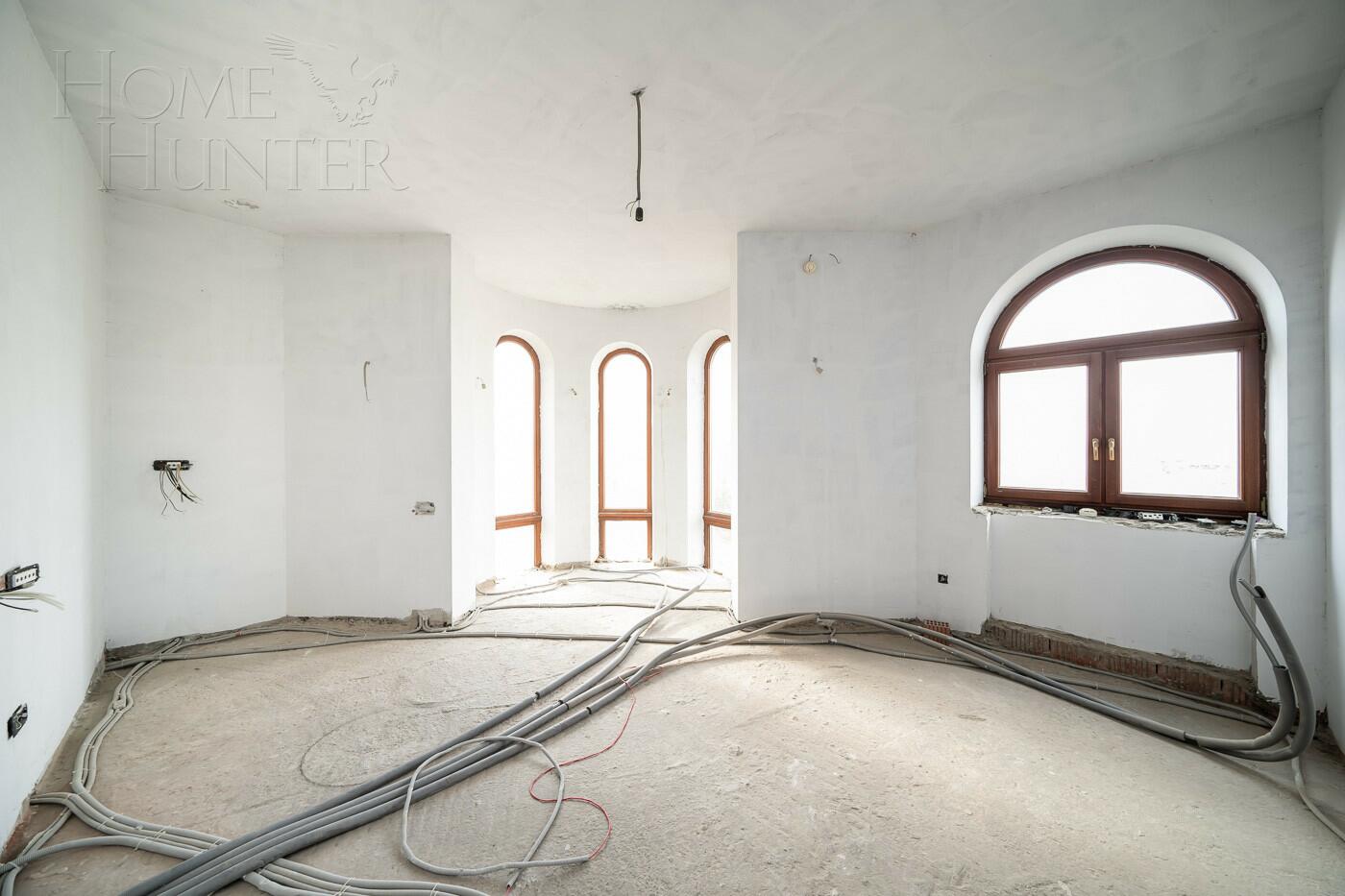 3-этажный коттедж 1 200 м² без отделки