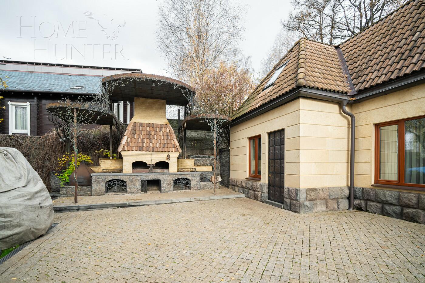 3-этажный коттедж 1 200 м² без отделки