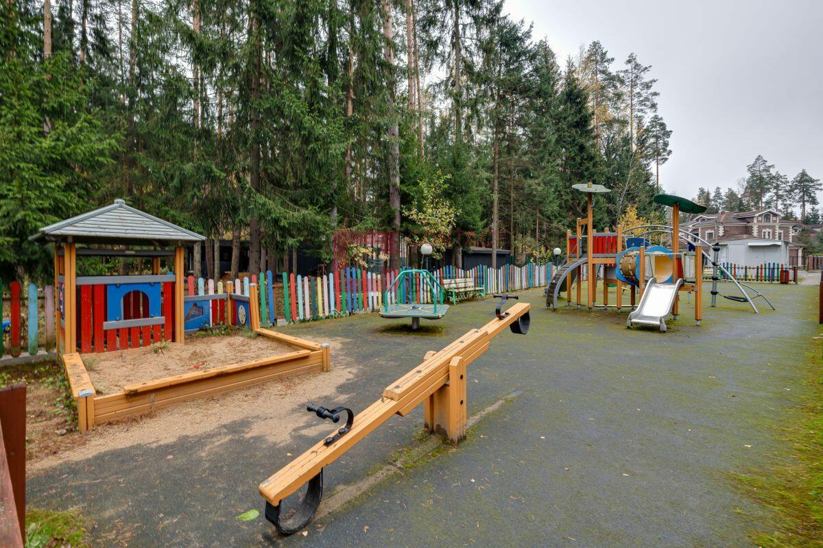 2-этажный коттедж 1 135 м² с отделкой