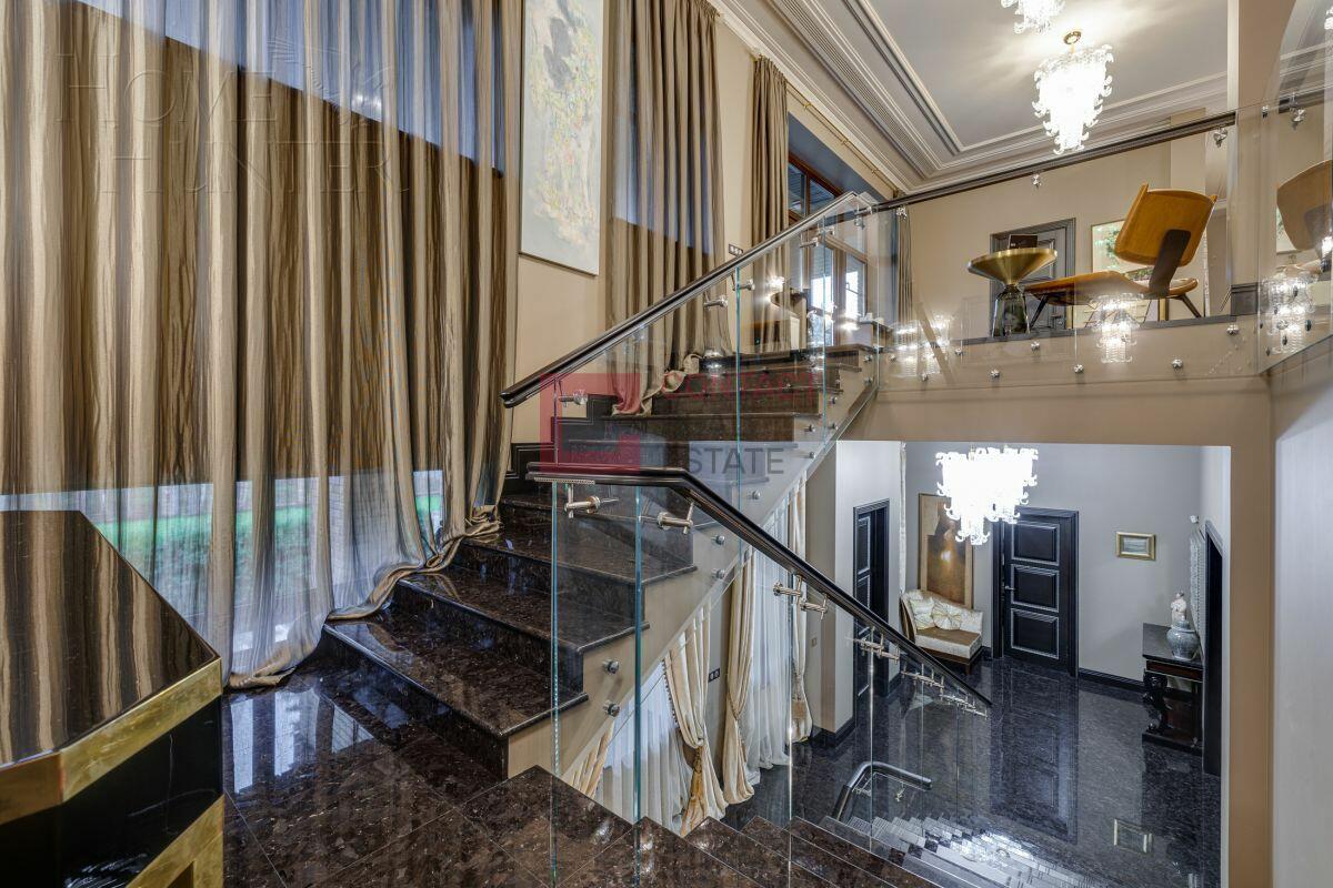 2-этажный коттедж 1 135 м² с отделкой