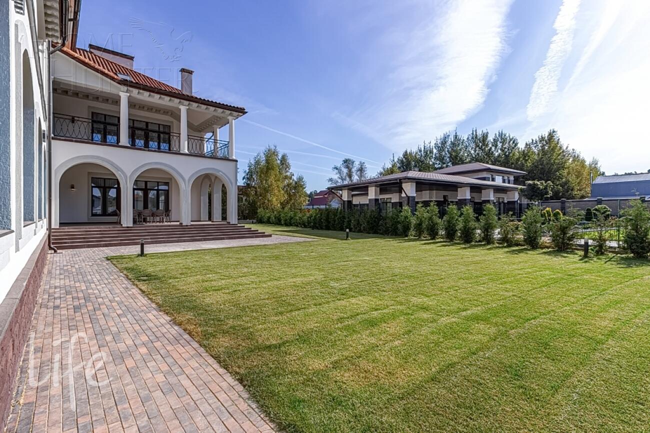 2-этажный коттедж 1 327 м² с отделкой