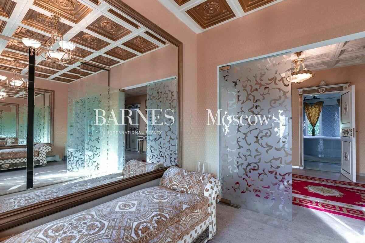 2-этажный коттедж 550 м² с отделкой