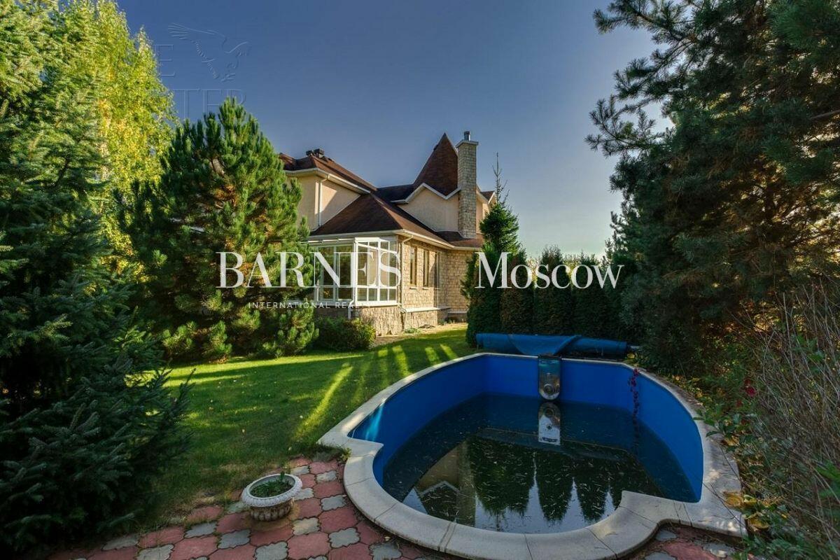 2-этажный коттедж 550 м² с отделкой