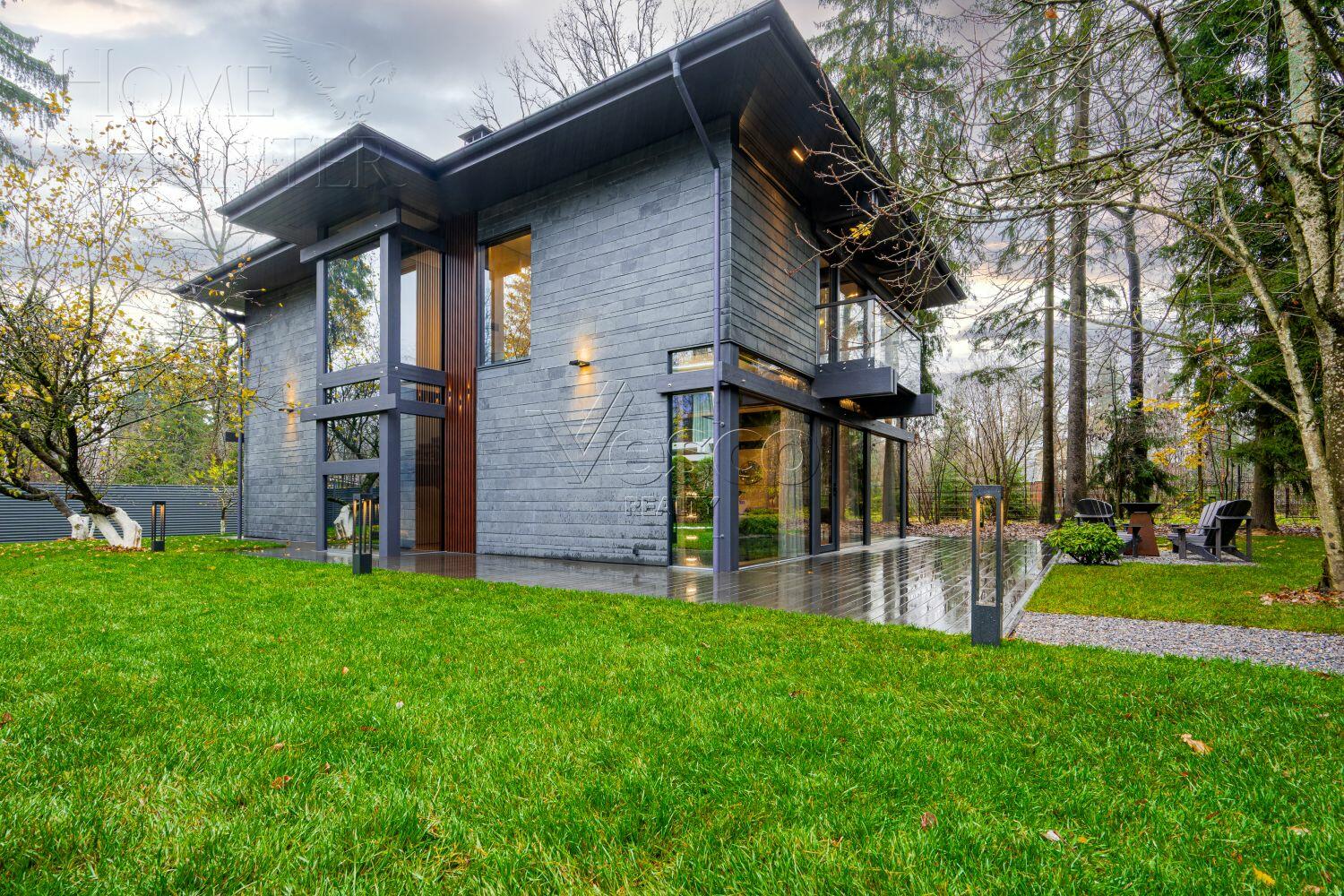 2-этажный коттедж 325 м² с отделкой