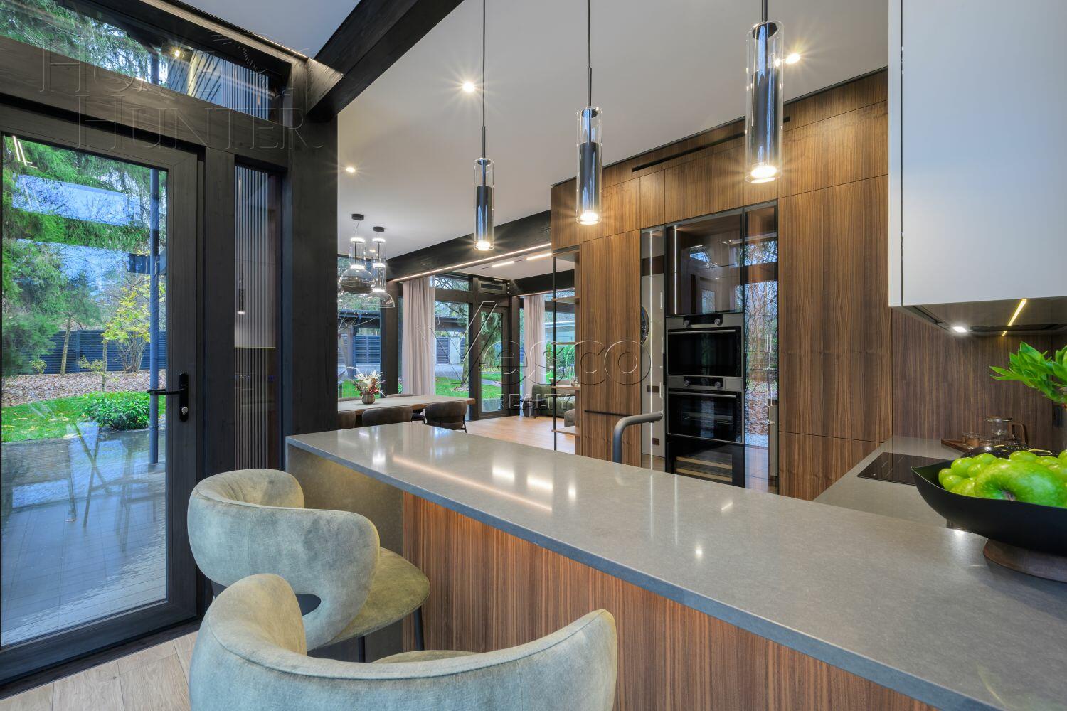 2-этажный коттедж 325 м² с отделкой