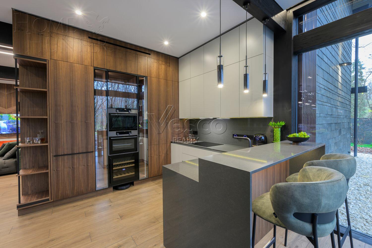 2-этажный коттедж 325 м² с отделкой