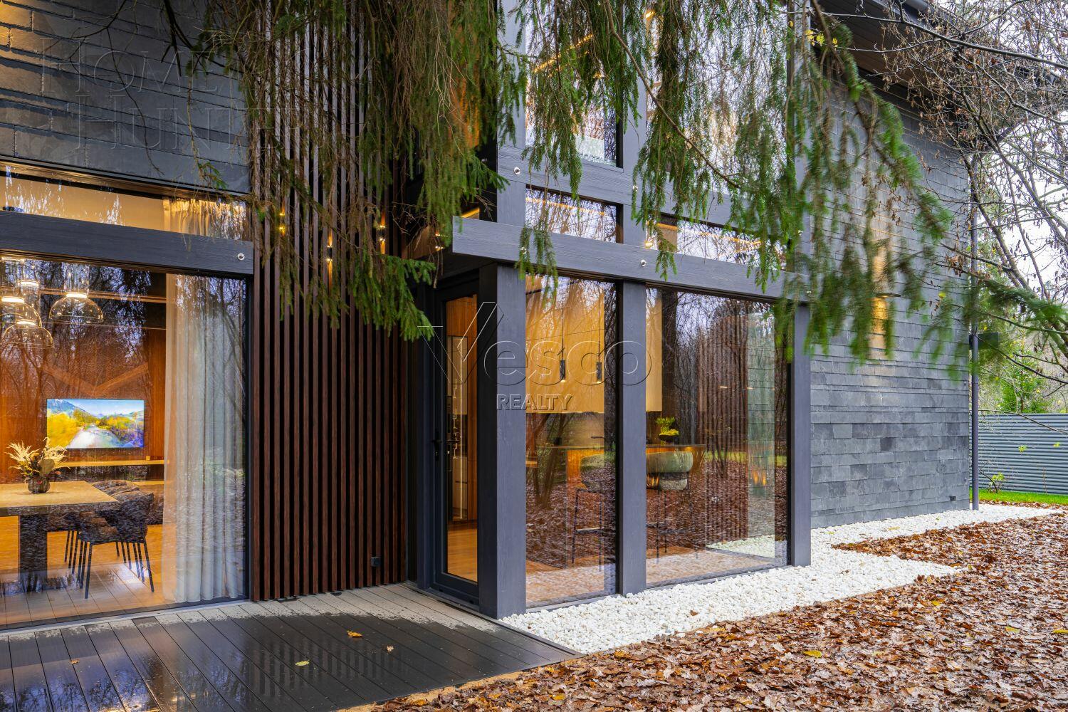 2-этажный коттедж 325 м² с отделкой