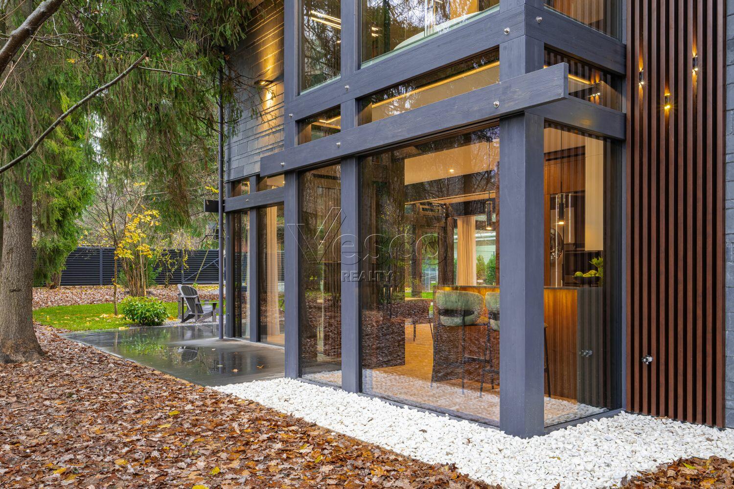 2-этажный коттедж 325 м² с отделкой